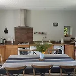펜션 Spacious Family With Countryside Views *