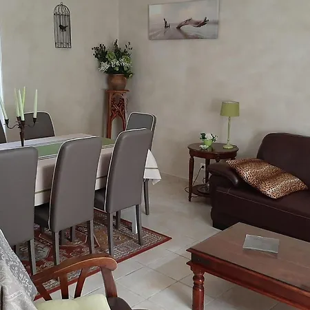 Spacious Family Home With Countryside Views *