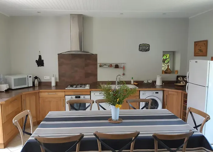 Hébergement de vacances Spacious Family With Countryside Views *