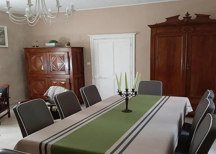 Hébergement de vacances Spacious Family With Countryside Views